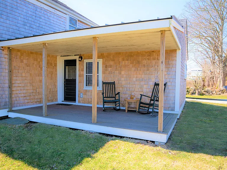 127 Willow Ave — Photo 4