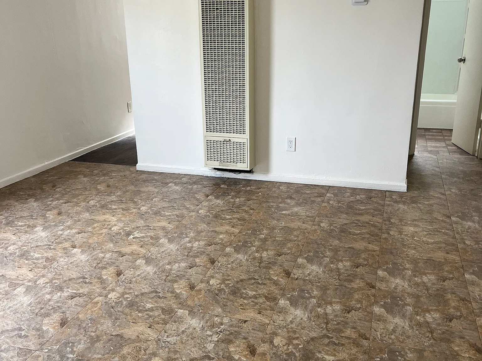 Studio, $1,600 — Photo 2