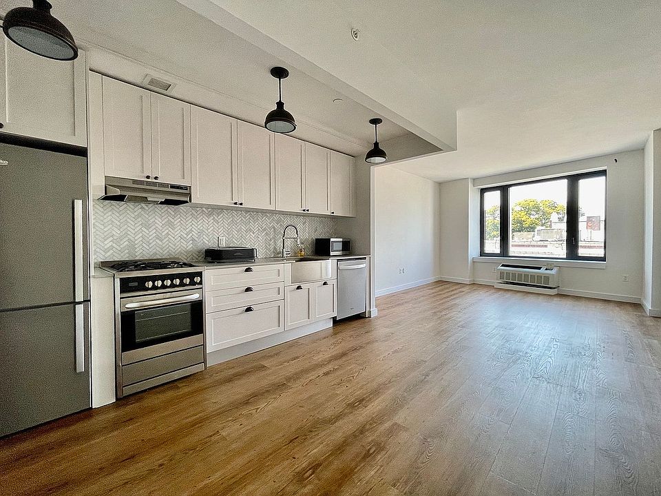 1st image of 409 Eastern Pkwy #411