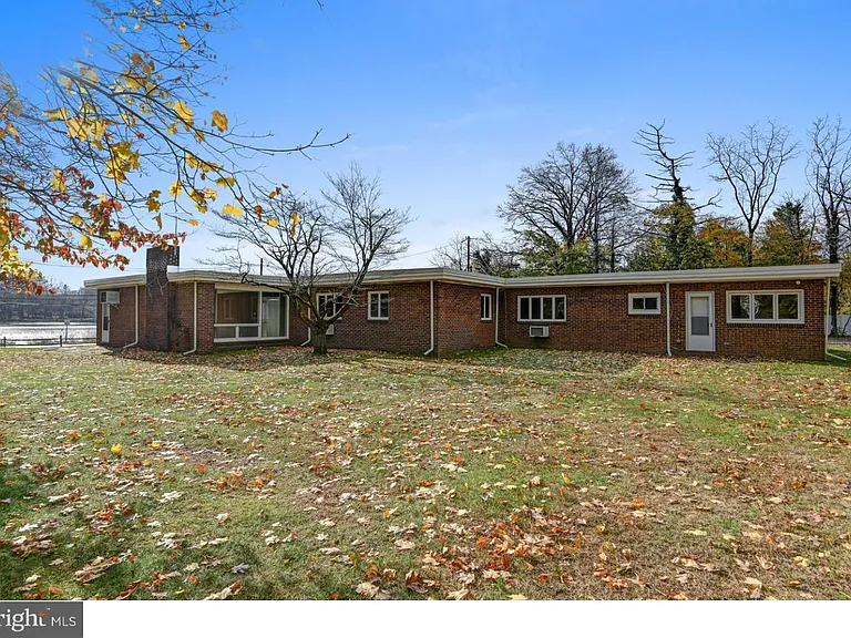 181 Cranbury Rd — Photo 22