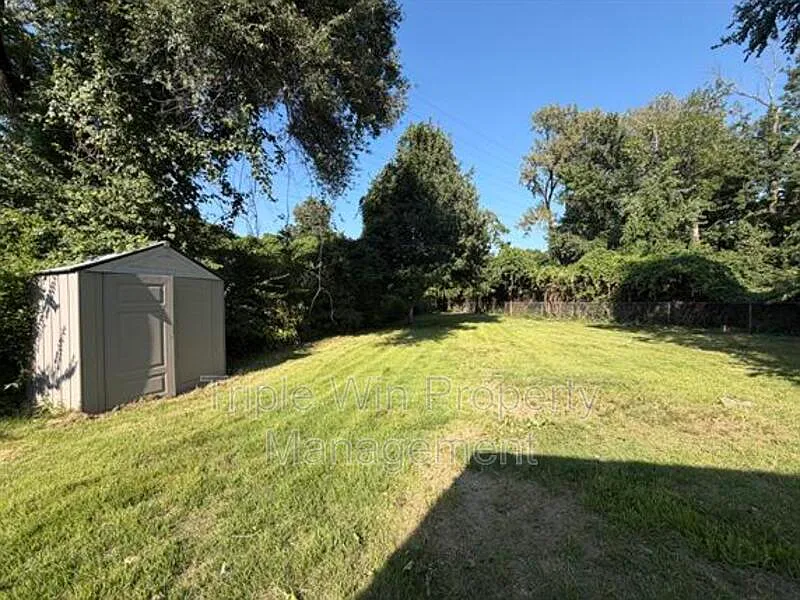 3 bed, 1.5 bath, 1200 sqft, $1,750 — Photo 3
