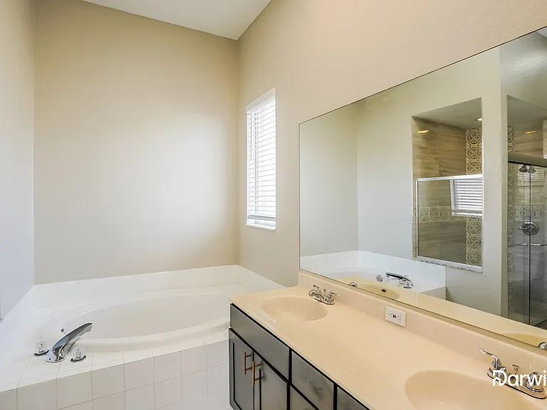 1229 Vinetree Dr — Photo 9
