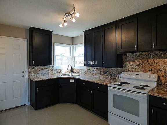 5th image of 1077 E Oakey Blvd