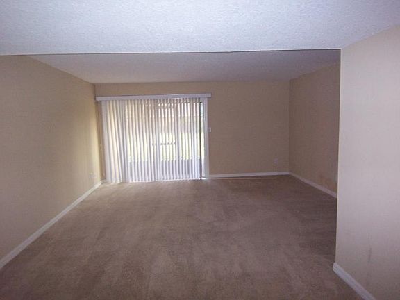 3rd image of 4882 Tangerine Ave