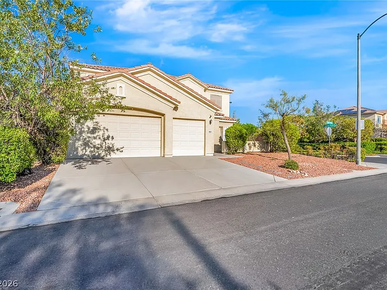 10570 Eagle Nest St — Photo 3