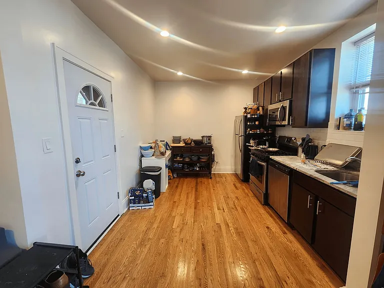 2722 W Farragut Ave #S3 — Photo 5