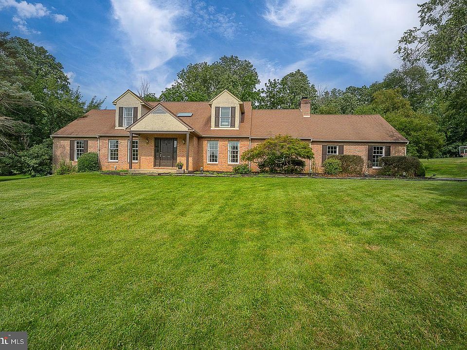 1st image of 842 Penns Way