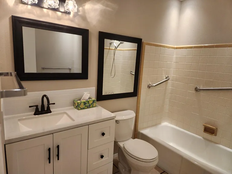 320 Alvarado Dr NE #B — Photo 11