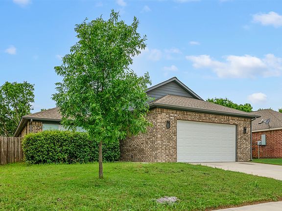 3rd image of 1100 Primrose Dr