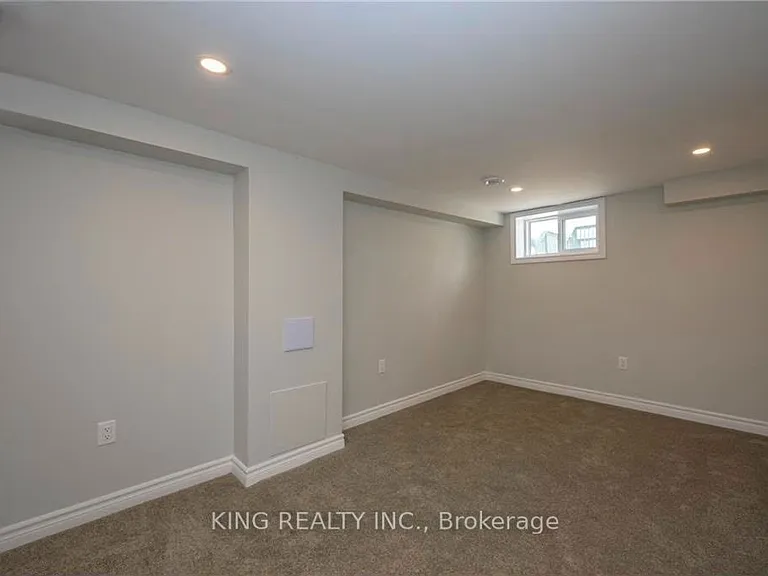 1224 Oxford St E — Photo 18