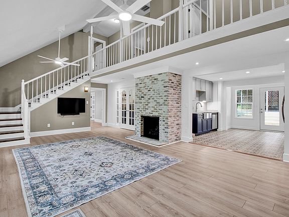 2nd image of 1407 Lakeshore Dr