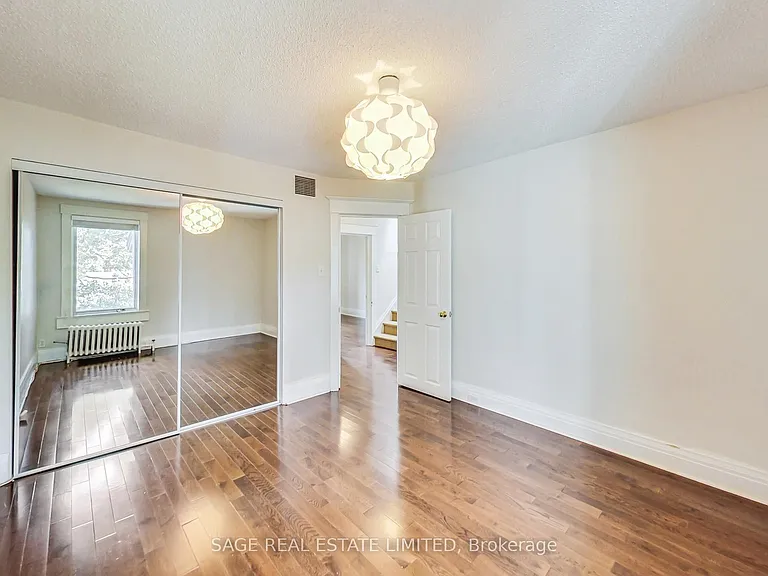 46 Alberta Ave — Photo 16