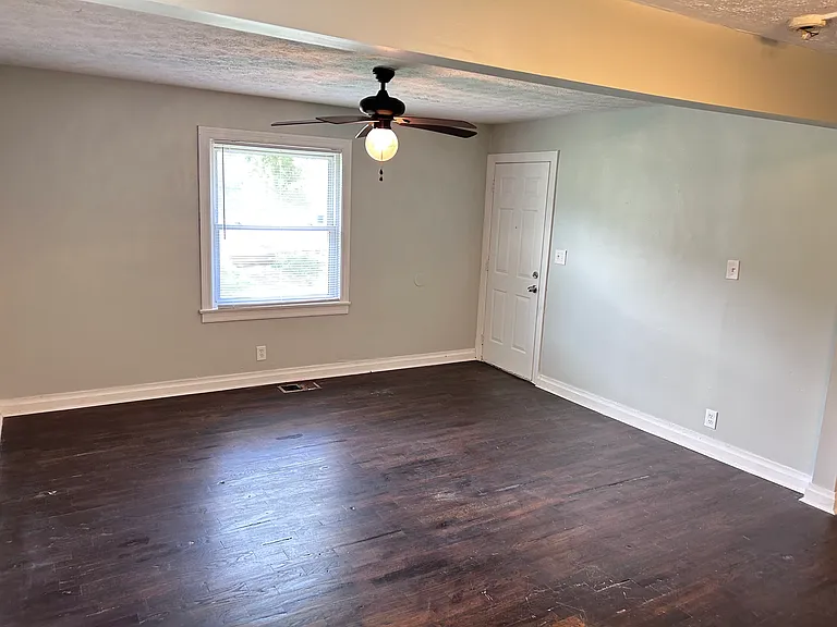 823 Marina St — Photo 3