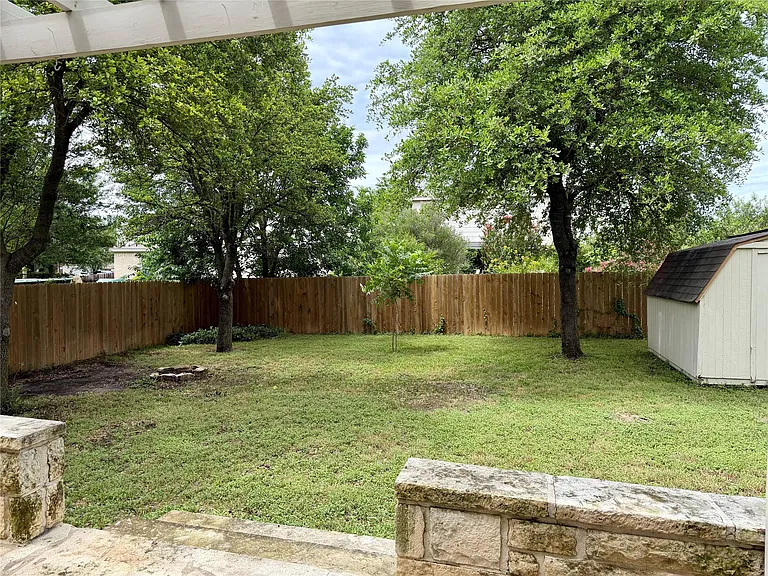 804 Tapestry Cv — Photo 30