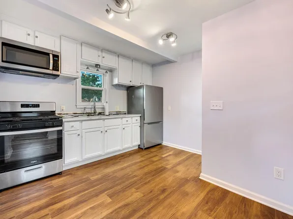 2202 S 68th STREET, West Allis, WI 53219