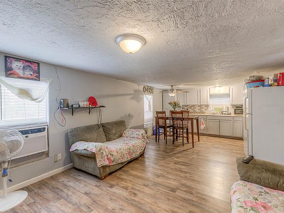 4th image of 713 Garrett Rd