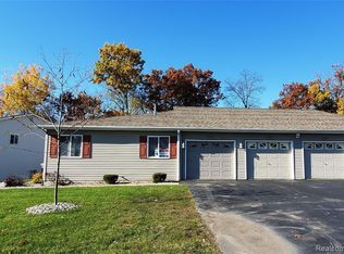 9486 Timber Ridge Dr, Grand Blanc, MI 48439