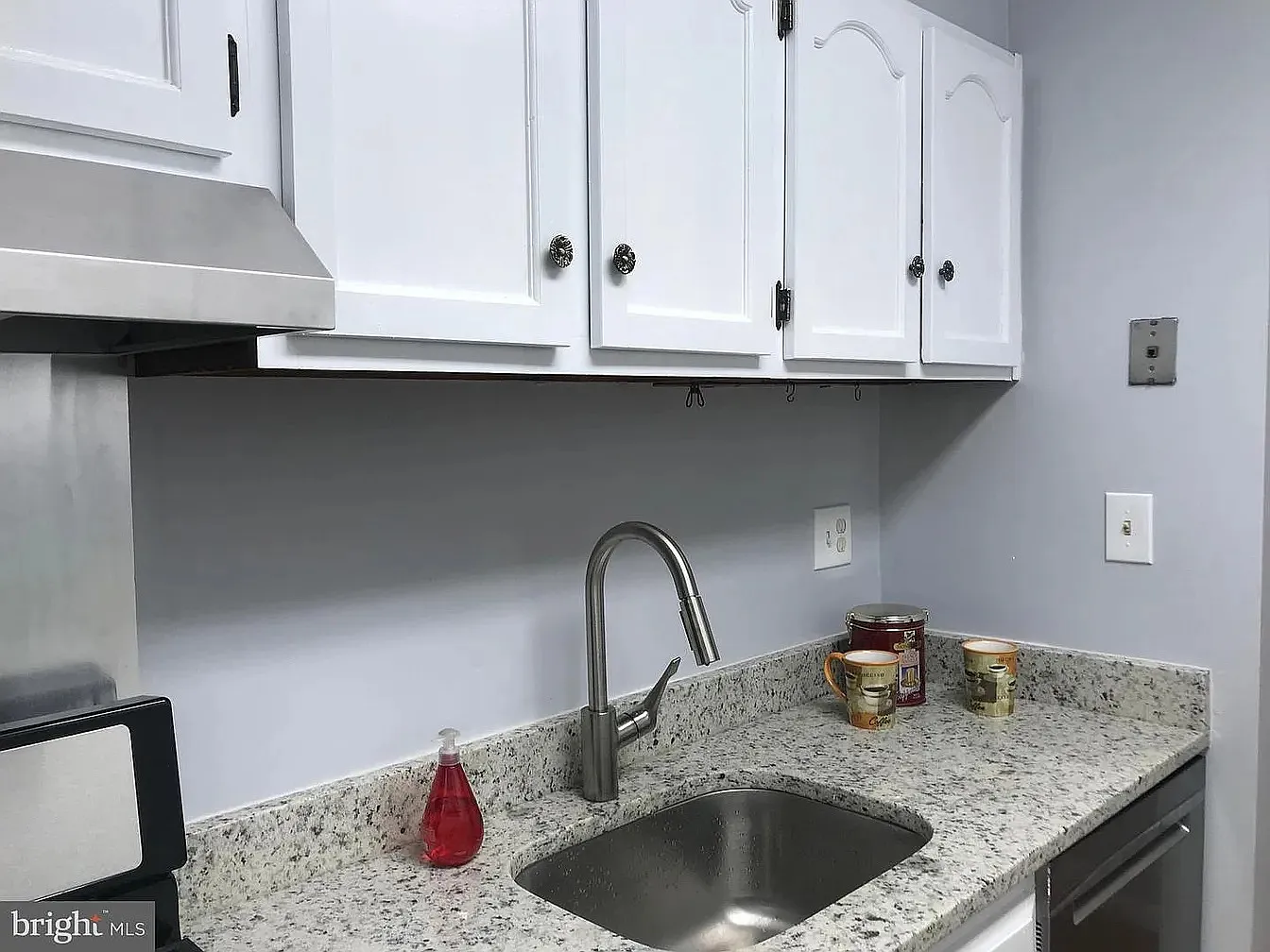 2 bed, 886 sqft, $2,100 — Photo 2