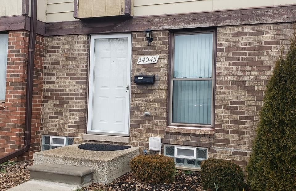 1st image of 24045 Grange St