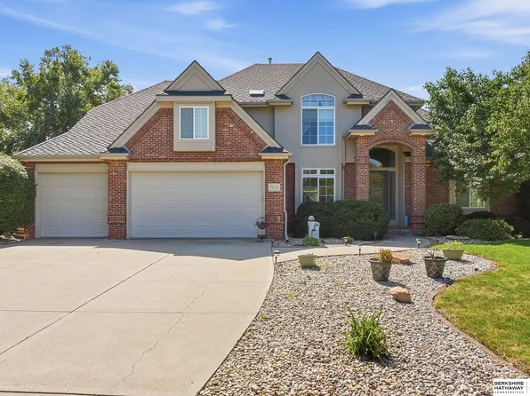 15733 Lake St, Omaha, NE 68116