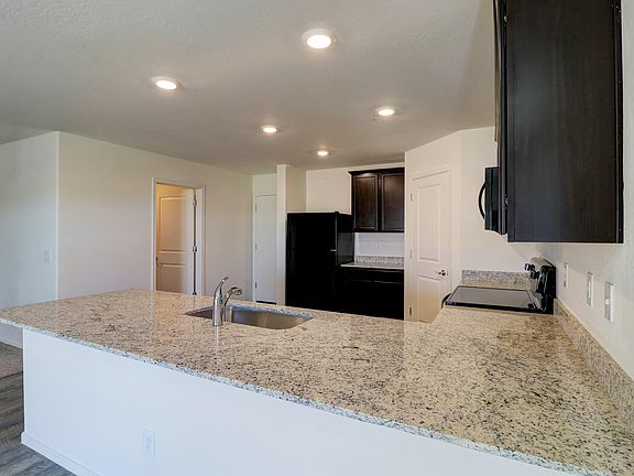 4th image of 548 W Partridge Dr