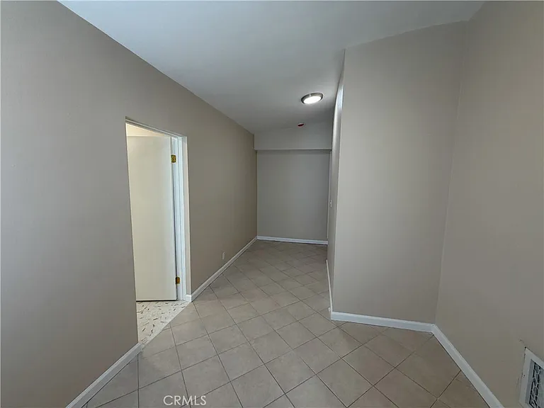 126 S Batavia St — Photo 18