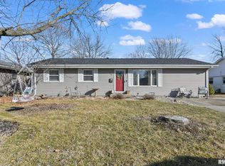 34 Westminister Dr, Chatham, IL 62629