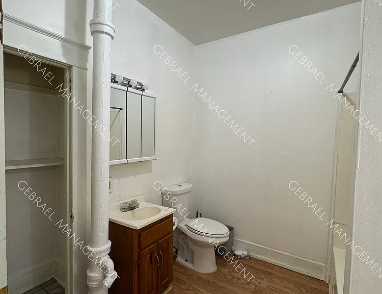 726 E York Ave — Photo 12