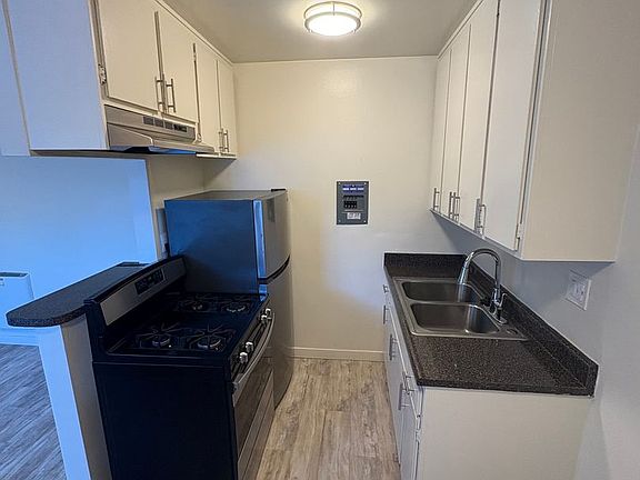 3rd image of 1213 Venice Blvd #17