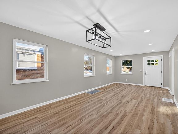 3rd image of 4023 Washington Ave
