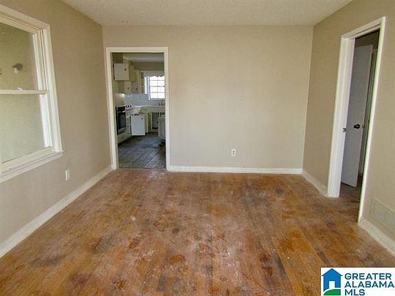 3rd image of 209 Garden Ln