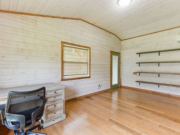 5th image of 3027 Black Creek Dr