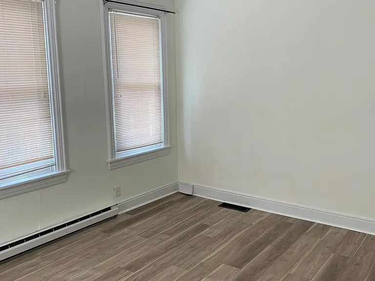227 Herr St #3 — Photo 4