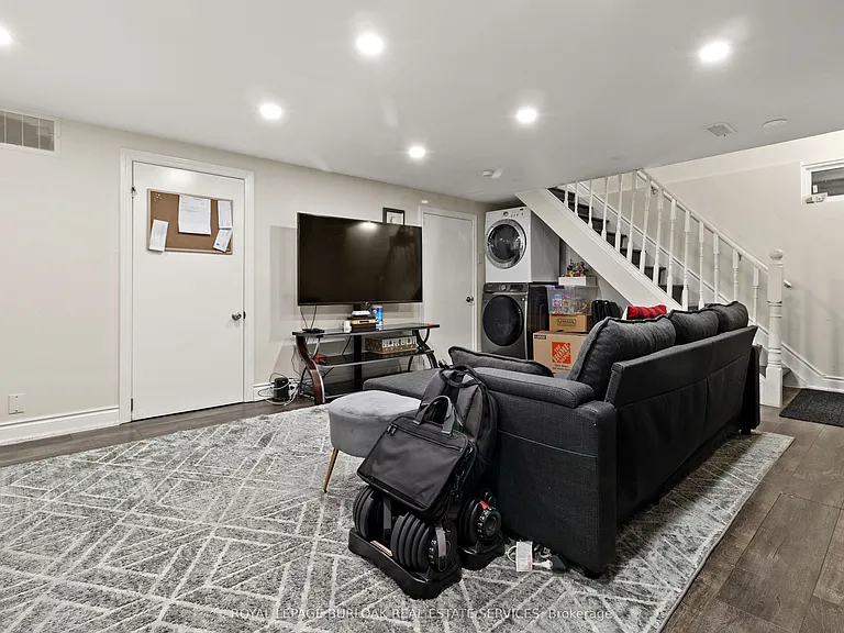 61 Goldfinch Rd #LOWER — Photo 8