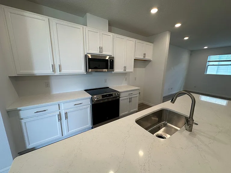 6541 Cyrils Dr — Photo 5