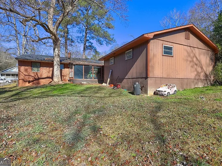 2918 Emerson Cir — Photo 4