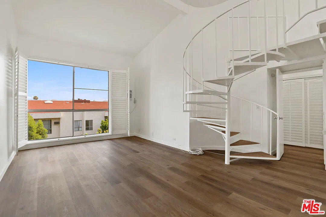 2 bed, 798 sqft, $3,899 — Photo 3