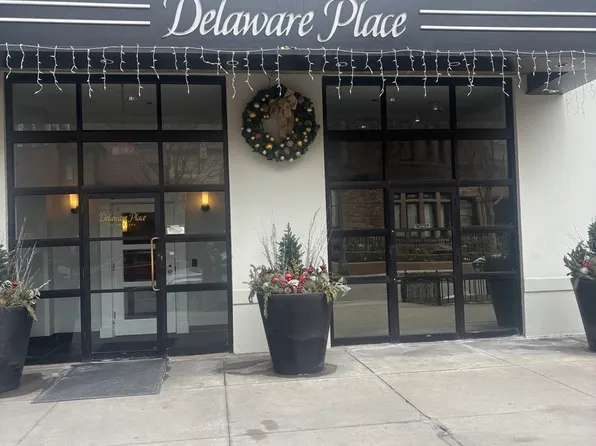 33 W Delaware Pl APT 15D, Chicago, IL 60610