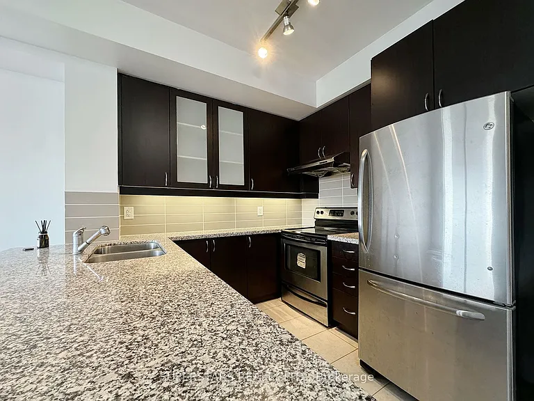 1 Upper Duke Cres #402A — Photo 4