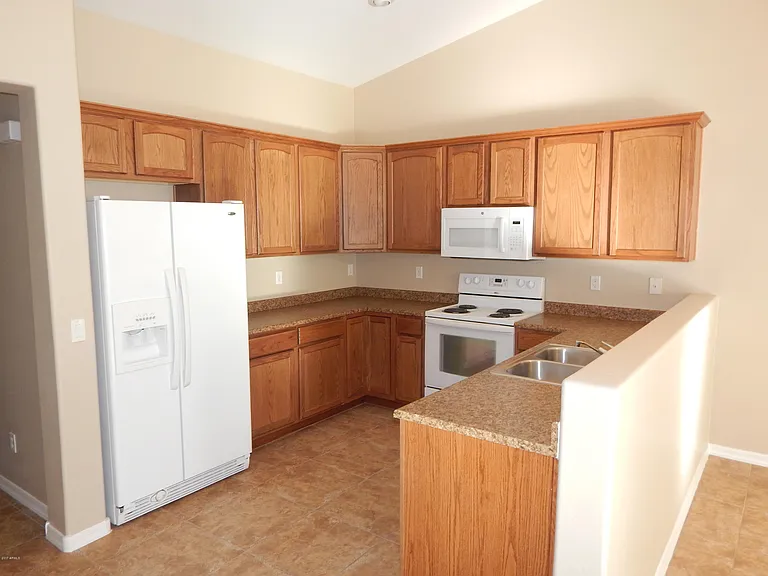 809 W Desert Valley Dr — Photo 4