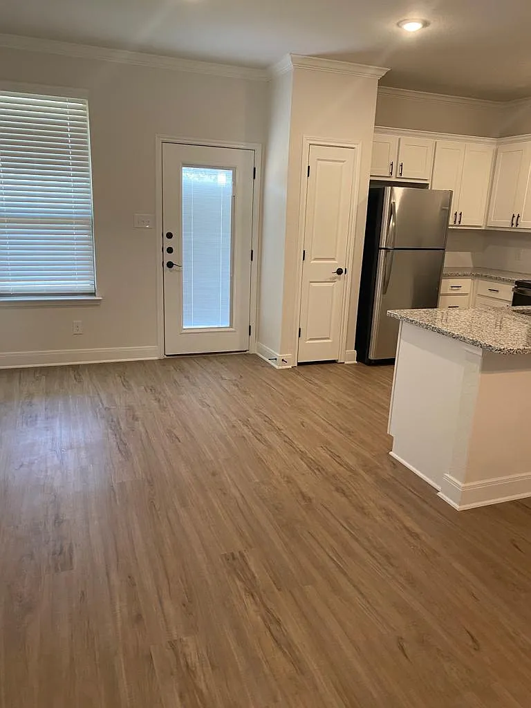 10313 Lynwood Vlg — Photo 4