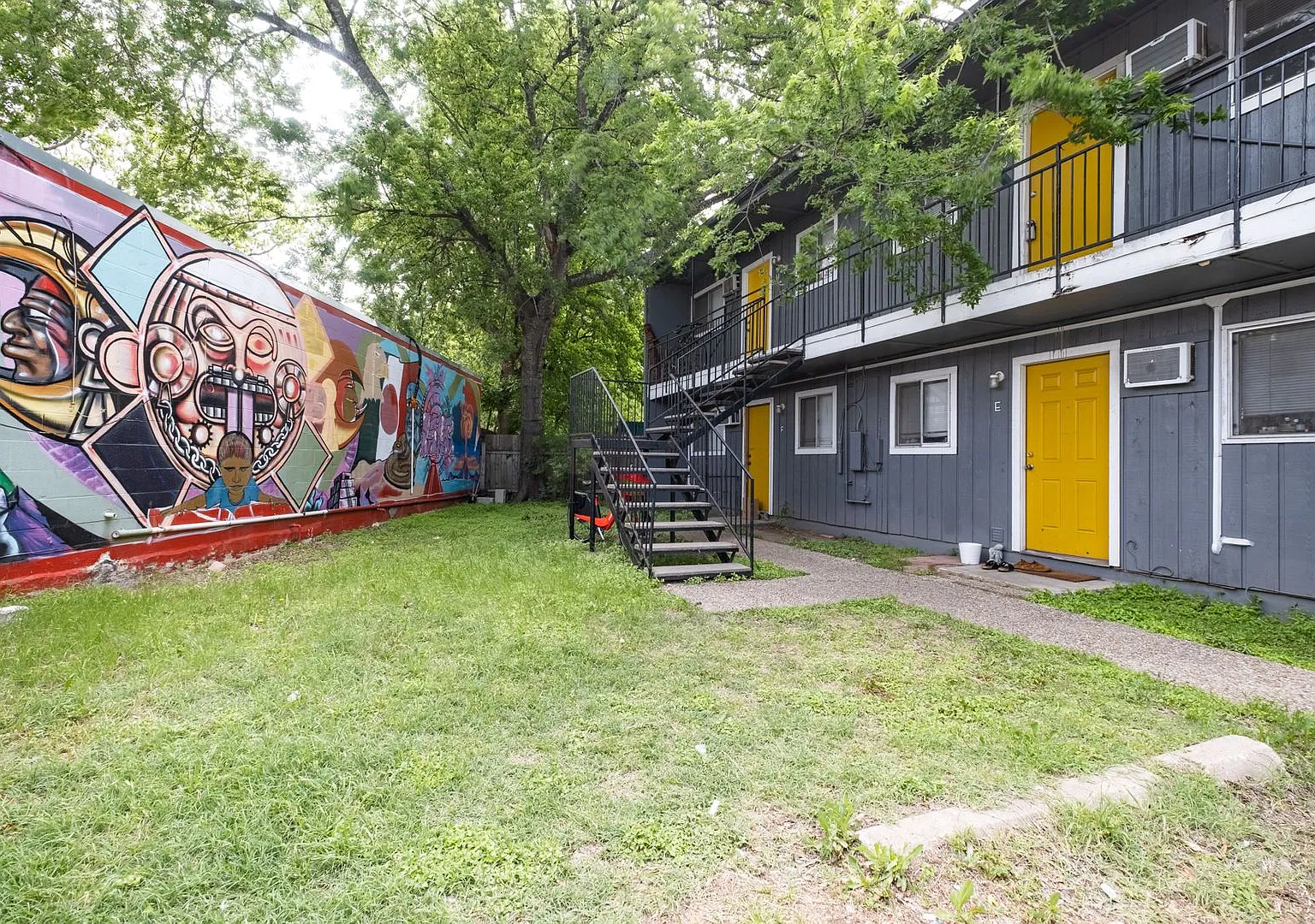 Recently Remodeled Studio Apartment In Hot East Austin! — Photo 2