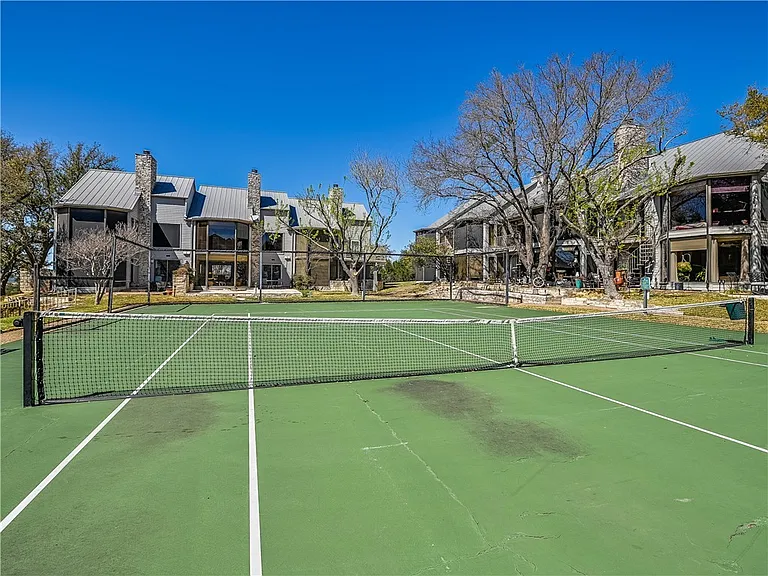 186 World Of Tennis Sq — Photo 15