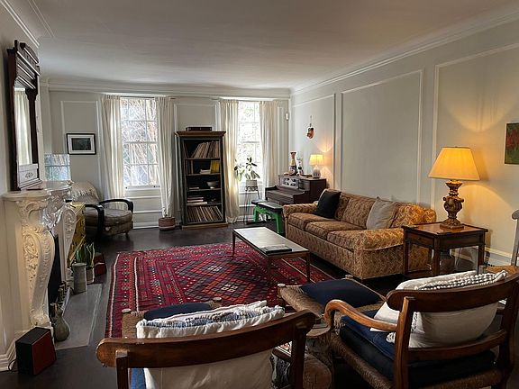 4th image of 855 S Serrano Ave APT 21