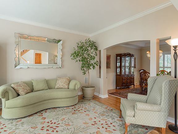 4th image of 554 Saratoga Dr