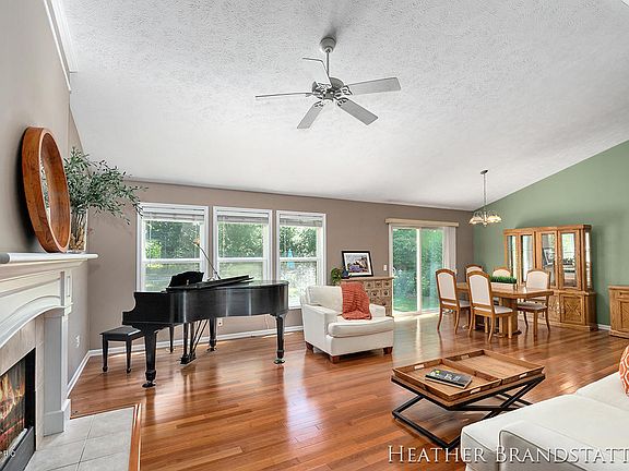 5th image of 4590 Gascony Dr SE