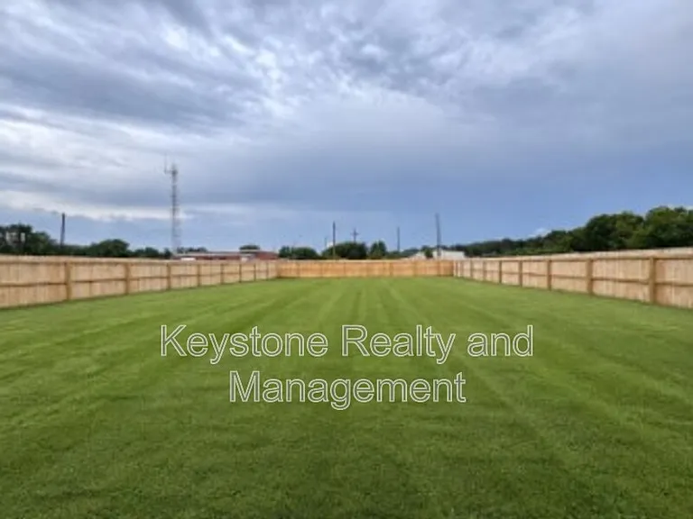 605 Colonette Dr — Photo 14