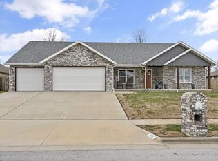 305 W Meadowgate Dr, Springfield, MO 65803