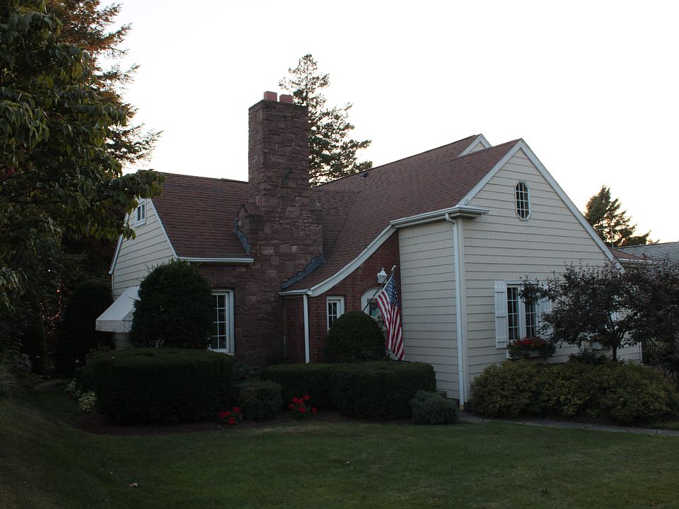 1st image of 704 Connecticut Dr