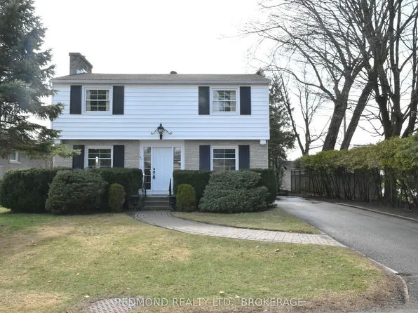 140 Churchill Dr, Gananoque, ON K7G 1R8